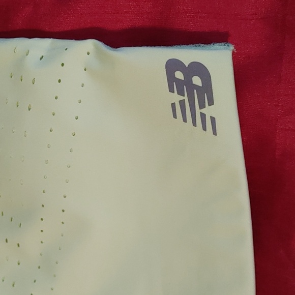 New Balance The Runway Sports Bra - Picture 3 of 7